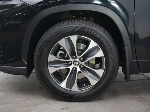 Used 2021 Toyota Highlander XLE image 33