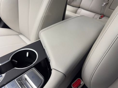 Used 2025 Genesis G70 2.5T image 69