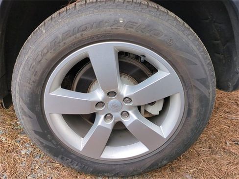 Used 2023 Land Rover Defender 110 SE image 8