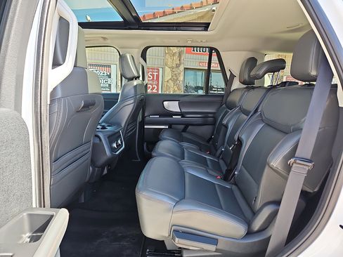 Used 2025 Ford Expedition Active image 10