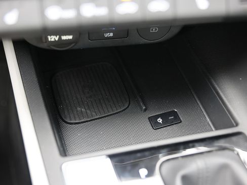 Certified 2025 Hyundai Elantra Limited FWD image 26