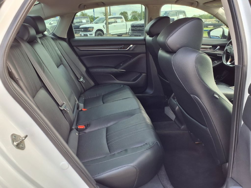 Used 2018 Honda Accord Touring image 28