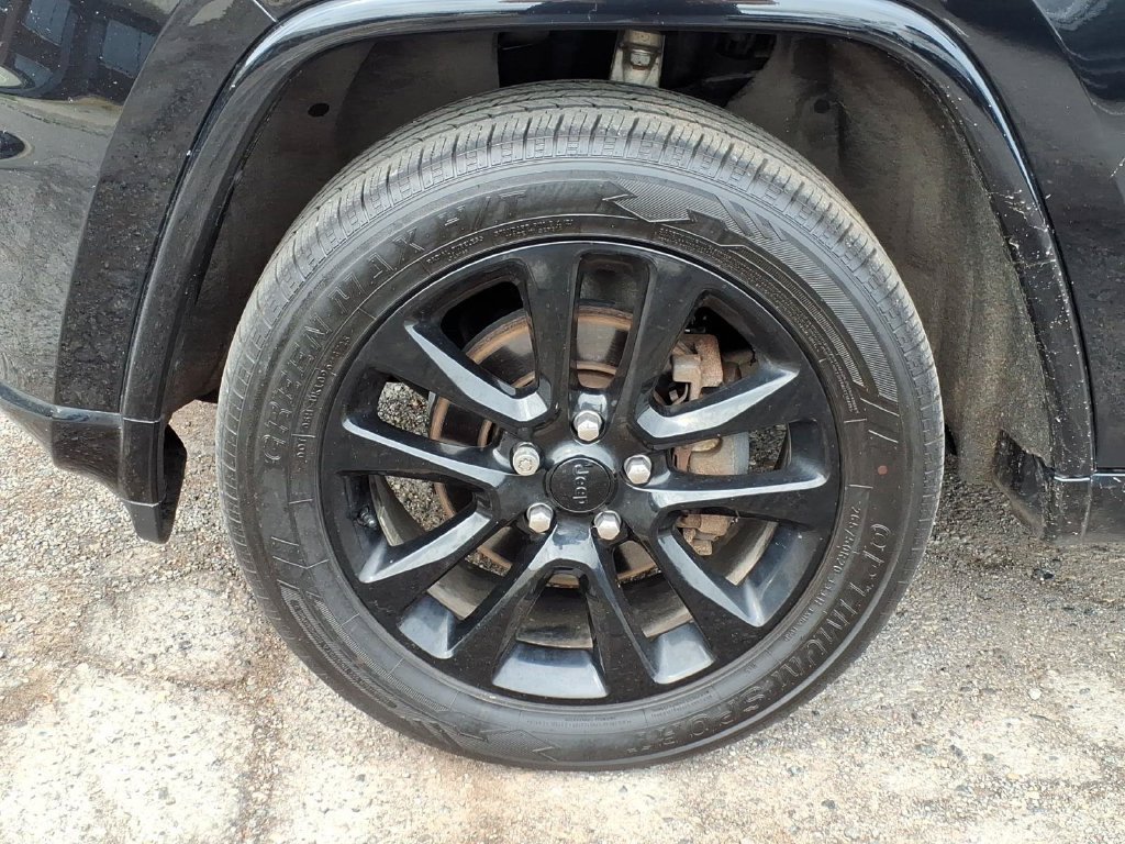 Used 2019 Jeep Grand Cherokee Altitude AWD/4WD image 9