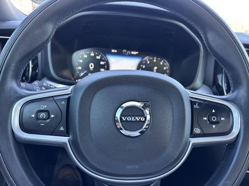 Used 2019 Volvo XC60 T5 Momentum w/ Multimedia Package image 26