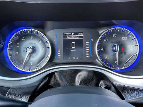 Used 2018 Chrysler Pacifica Touring-L w/ Premium Audio Group image 21