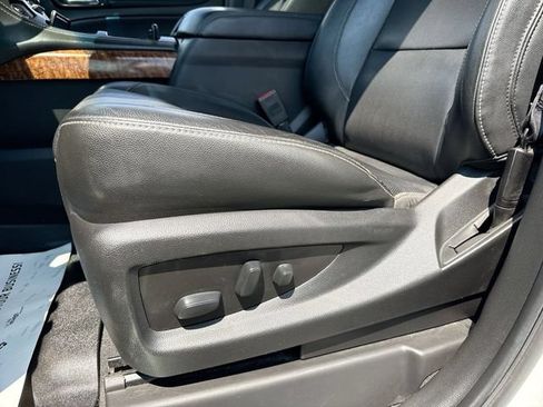 Used 2020 Chevrolet Suburban Premier AWD/4WD image 12