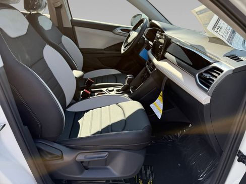 New 2025 Volkswagen Taos SEL image 9