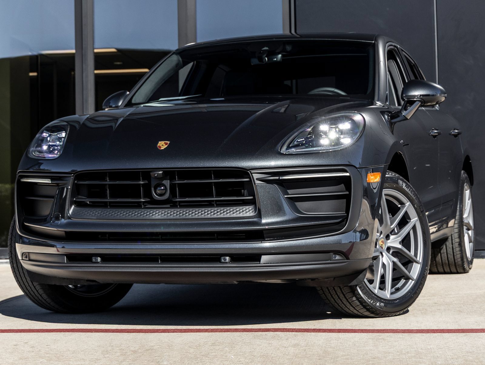 Certified 2026 Porsche Macan AWD/4WD image 1