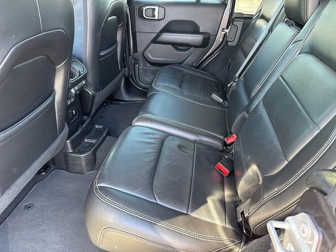 Used 2018 Jeep Wrangler Unlimited Sahara AWD/4WD image 8