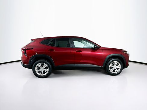 Used 2025 Chevrolet Trax LS image 10