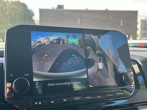 New 2025 Nissan Pathfinder SL image 17