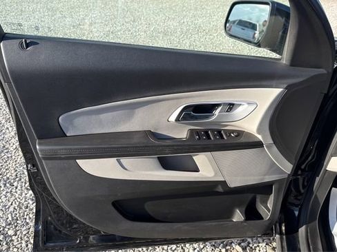 Used 2017 Chevrolet Equinox LT w/ Convenience Package image 19