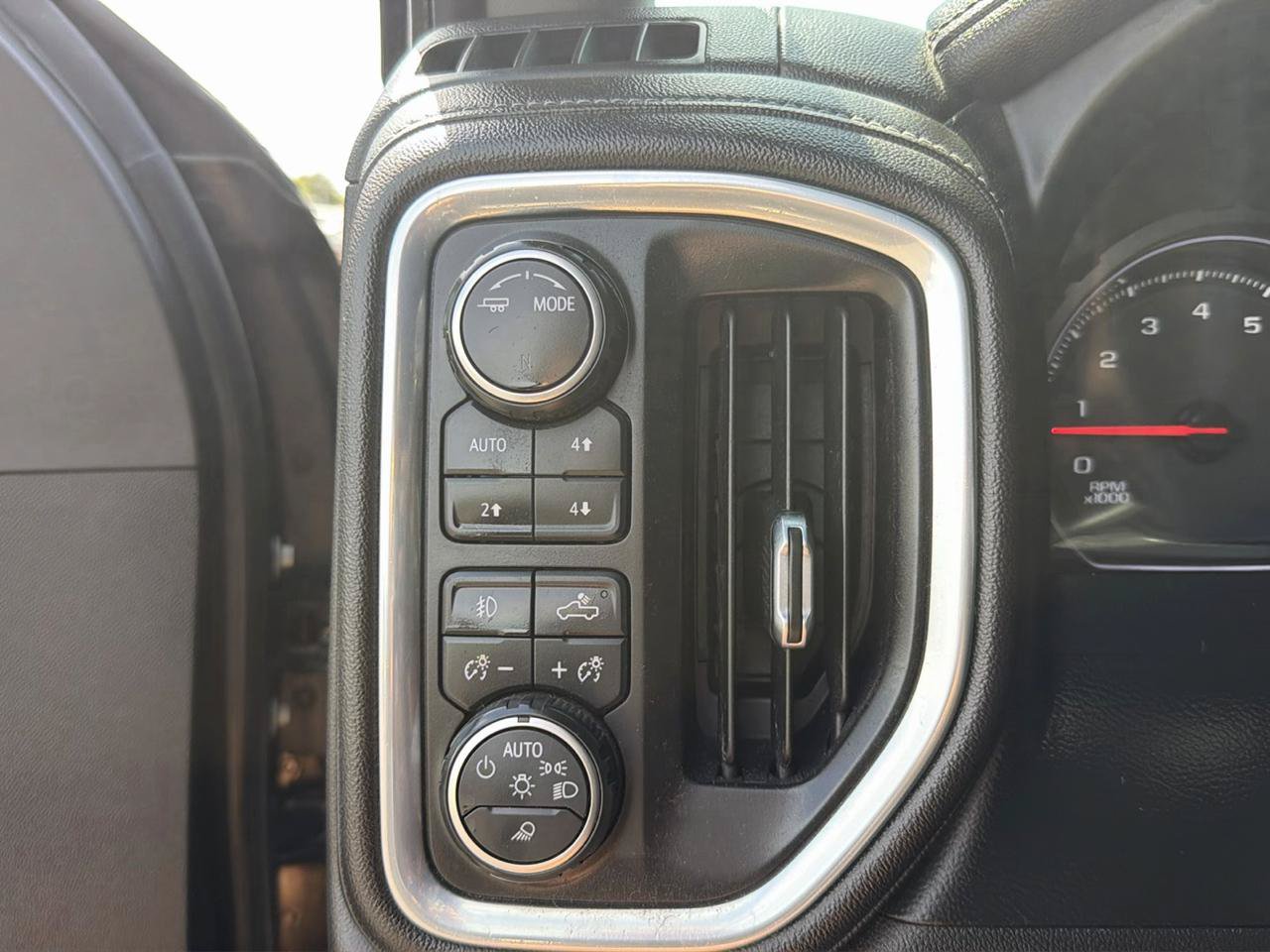 Used 2021 Chevrolet Silverado 2500 LTZ AWD/4WD image 13