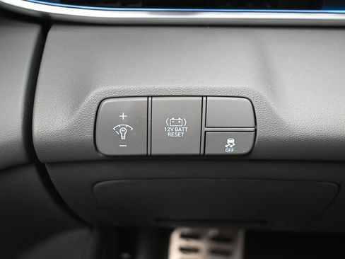 Used 2025 Hyundai Elantra SEL FWD image 25