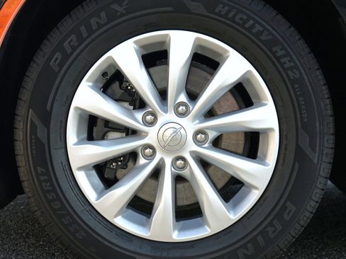 Used 2018 Chrysler Pacifica Touring-L FWD image 39