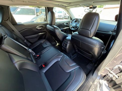 Used 2021 Jeep Cherokee Trailhawk w/ Sun, Sound & Nav Group AWD/4WD image 10