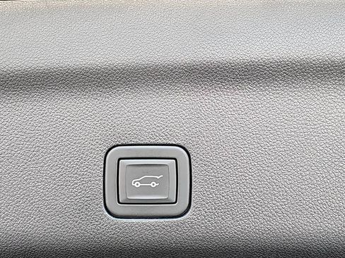 Used 2024 GMC Yukon Denali Ultimate AWD/4WD image 18