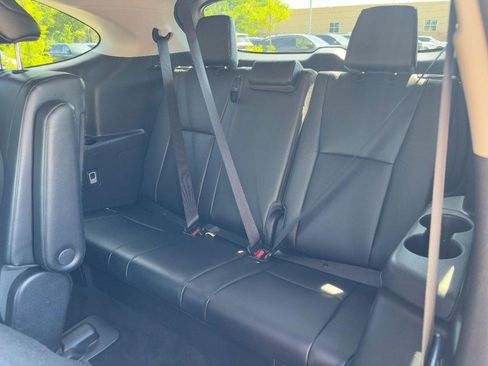 Used 2023 Toyota Highlander XLE AWD/4WD image 11