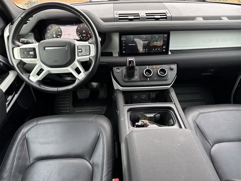 Used 2023 Land Rover Defender 110 S image 9