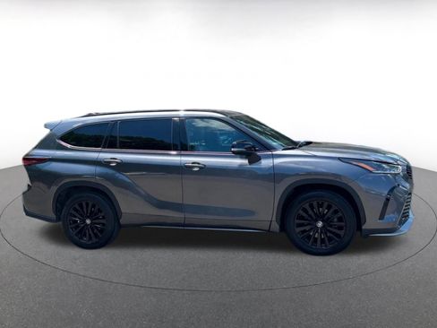 Used 2024 Toyota Highlander XSE FWD image 23