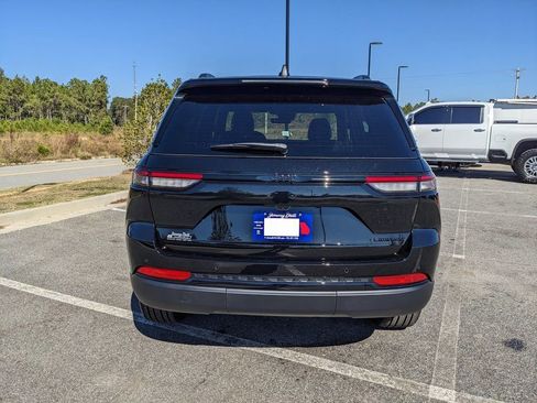 New 2025 Jeep Grand Cherokee Limited w/ Black Appearance Package image 21