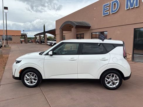 Used 2025 Kia Soul LX image 5