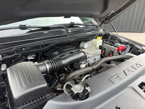 Used 2019 RAM 1500 Limited w/ Body Color Bumper Group image 38