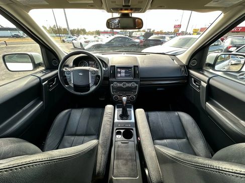 Used 2015 Land Rover LR2 HSE image 2