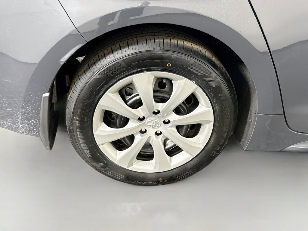 Used 2025 Toyota Corolla LE FWD image 31
