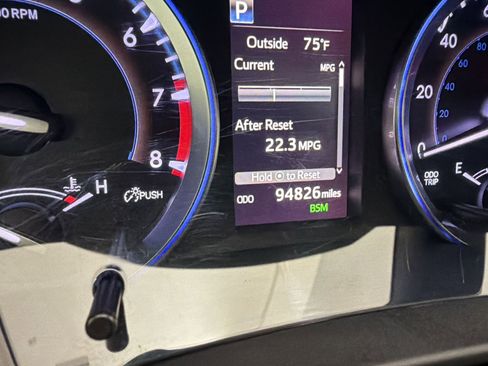 Used 2019 Toyota Highlander XLE FWD image 20
