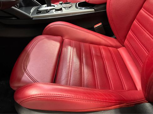 Used 2024 Alfa Romeo Stelvio Veloce image 31