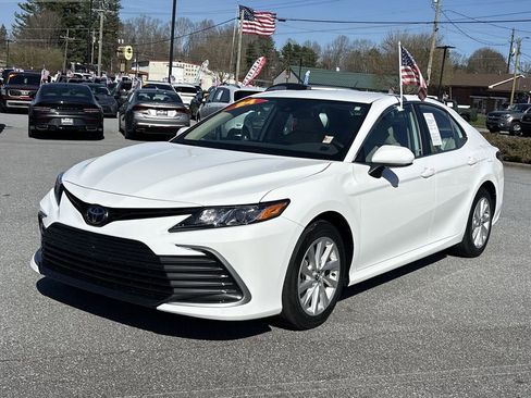 Used 2024 Toyota Camry LE FWD image 5