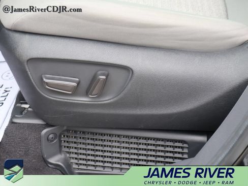 Used 2024 Toyota Sienna LE FWD image 22