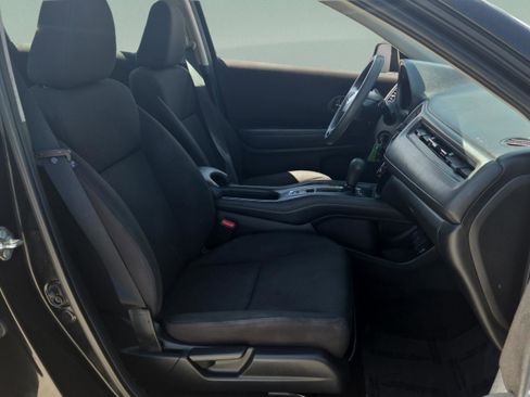 Used 2017 Honda HR-V LX image 18