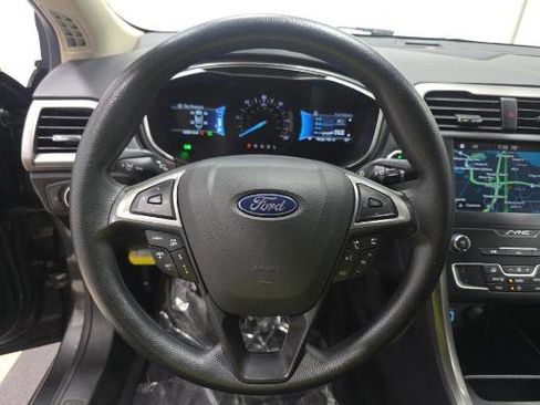 Used 2019 Ford Fusion SE FWD image 9
