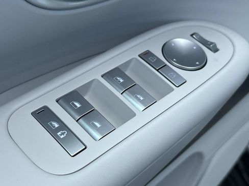 New 2026 Hyundai Ioniq 9 SE AWD/4WD image 18