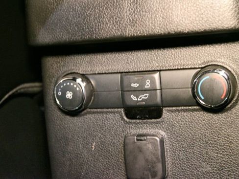 Used 2018 Ford Explorer XLT w/ Equipment Group 202A AWD/4WD image 15