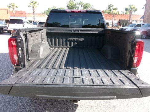 Used 2024 GMC Sierra 1500 AT4 w/ Technology Package AWD/4WD image 5