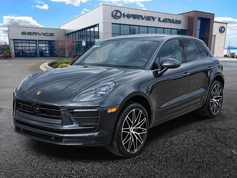 Used 2024 Porsche Macan image 1