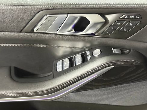 Used 2022 BMW X7 xDrive40i w/ M Sport Package AWD/4WD image 23