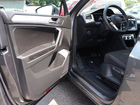 Used 2022 Volkswagen Tiguan S image 10