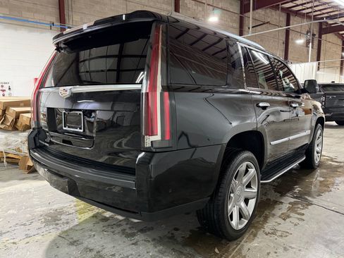 Used 2019 Cadillac Escalade Premium Luxury AWD/4WD image 8