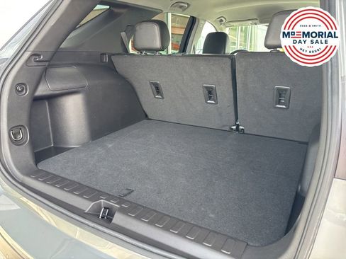 Used 2024 Chevrolet Equinox Premier AWD/4WD image 16