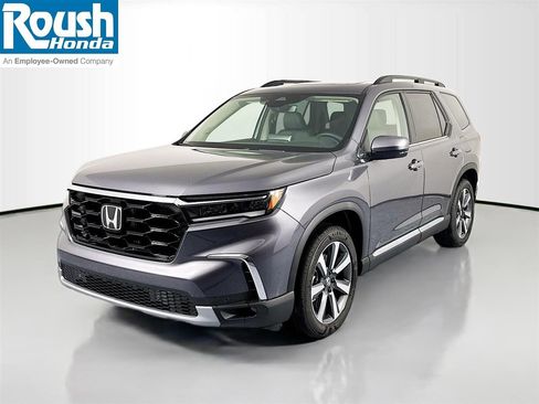 New 2025 Honda Pilot Touring image 1