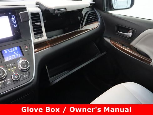 Used 2015 Toyota Sienna Limited Premium image 26