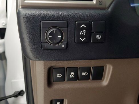 Used 2020 Lexus GX 460 Premium w/ Premium Package image 14