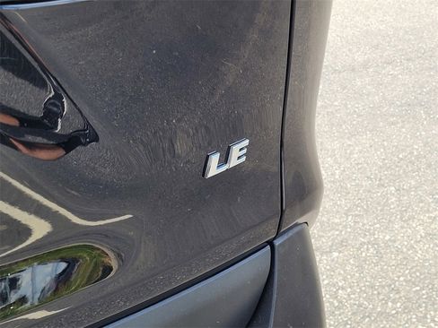 Used 2022 Toyota RAV4 LE image 7