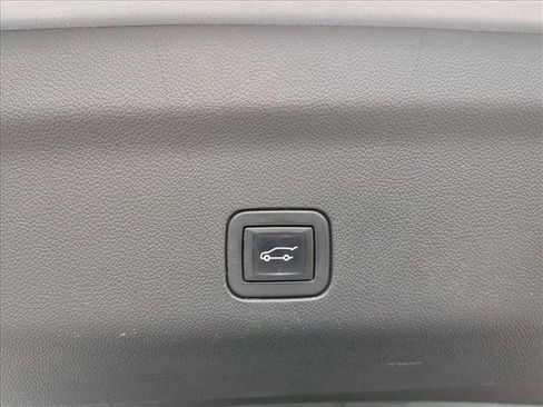 Used 2023 GMC Yukon XL Denali image 7