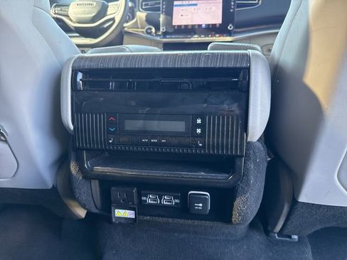 Used 2022 Jeep Wagoneer Series III RWD image 14