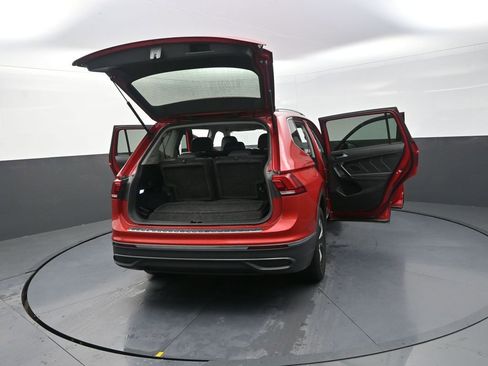 Used 2023 Volkswagen Tiguan SE FWD image 34